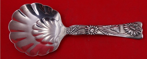Bon Bon Spoon solid  w/ daisy motif with shell bowl 5 3/8